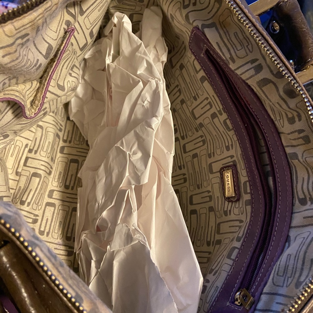 Guess Purse - Picture 4 of 14